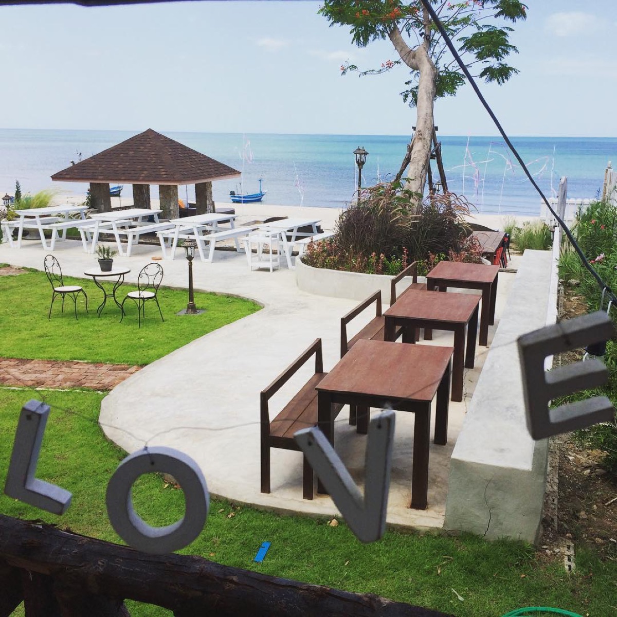 Laciana By The Sea restaurant garden and sea view, Hua Hin